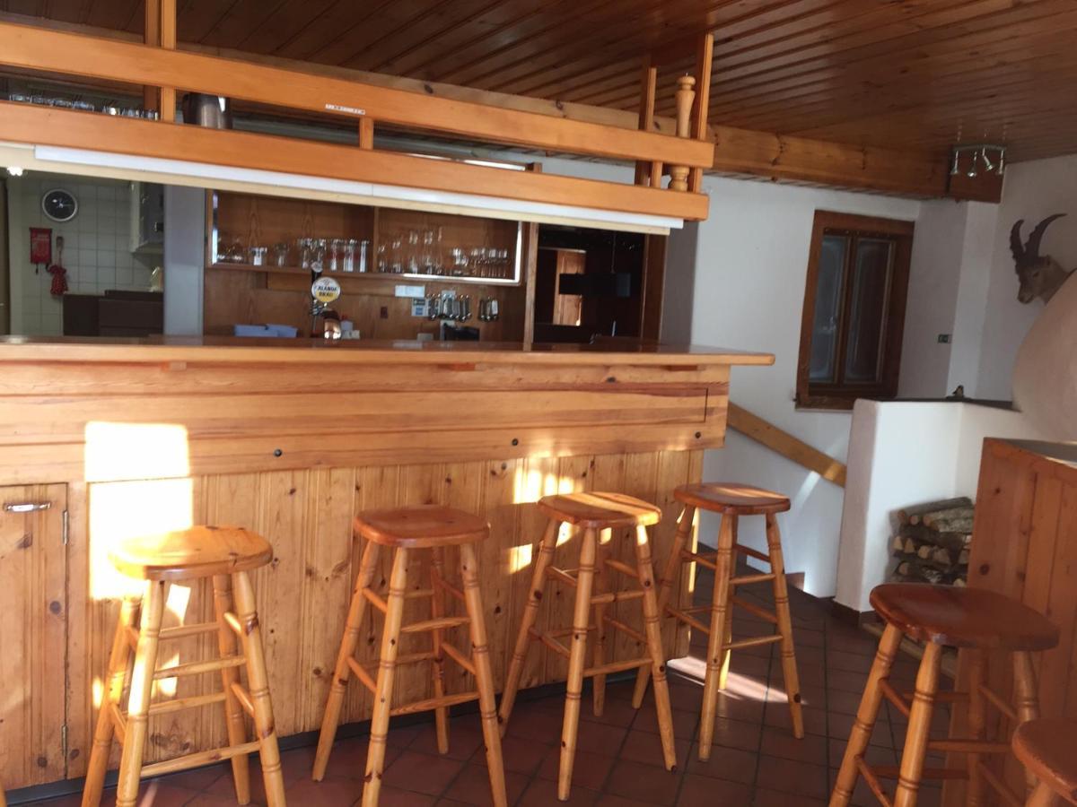 Hotel Reich-Praez Domat Bagian luar foto