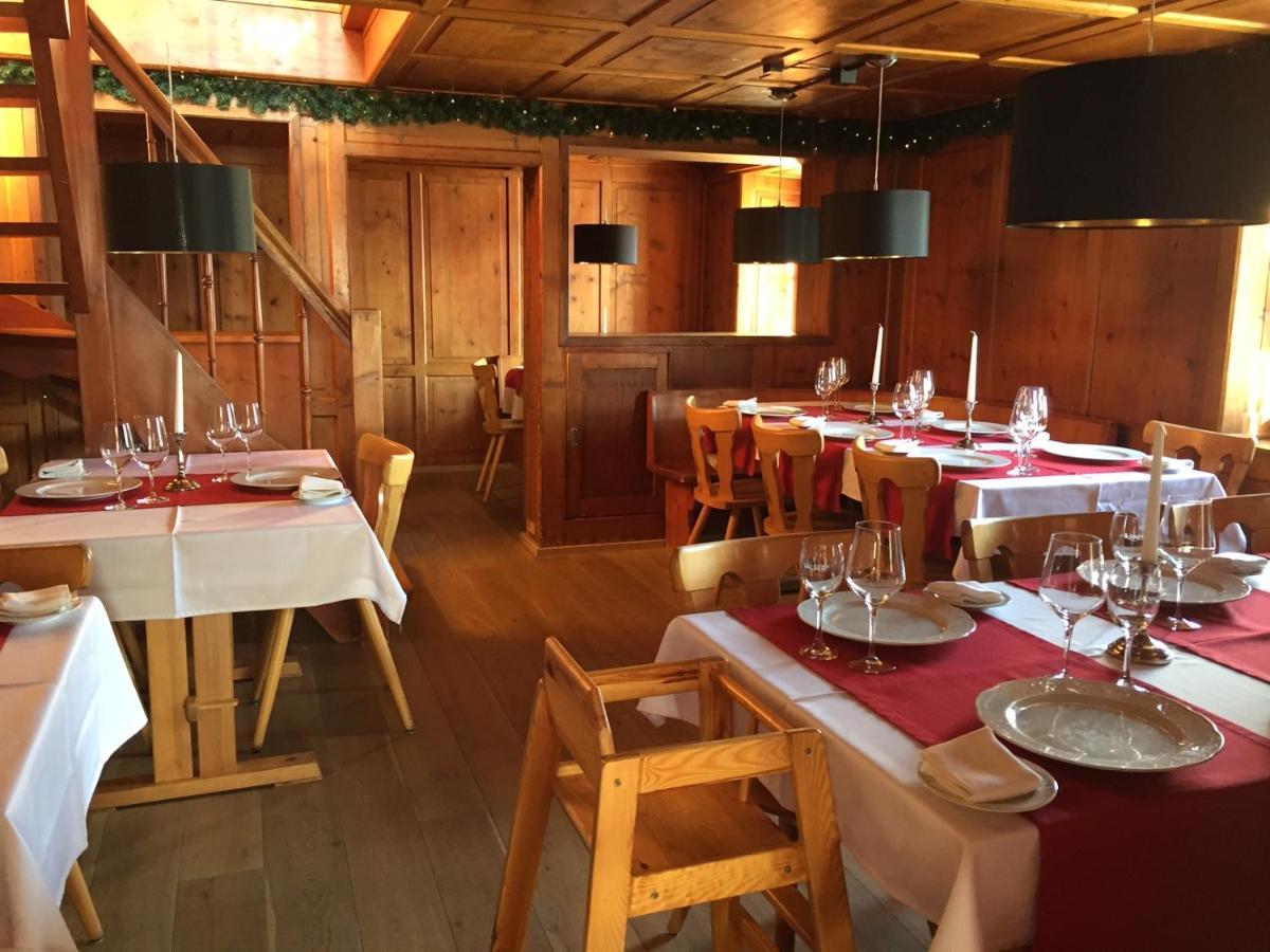 Hotel Reich-Praez Domat Bagian luar foto